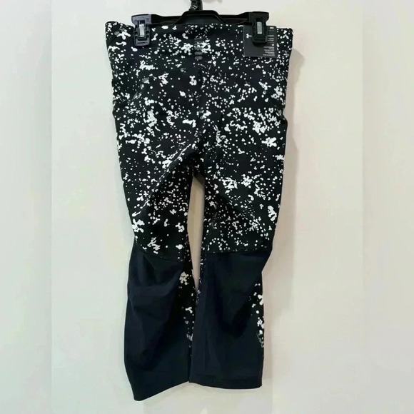 UnderArmour Black and White Print Compression Capri Leggings - Size M & XS - Picture 4 of 12